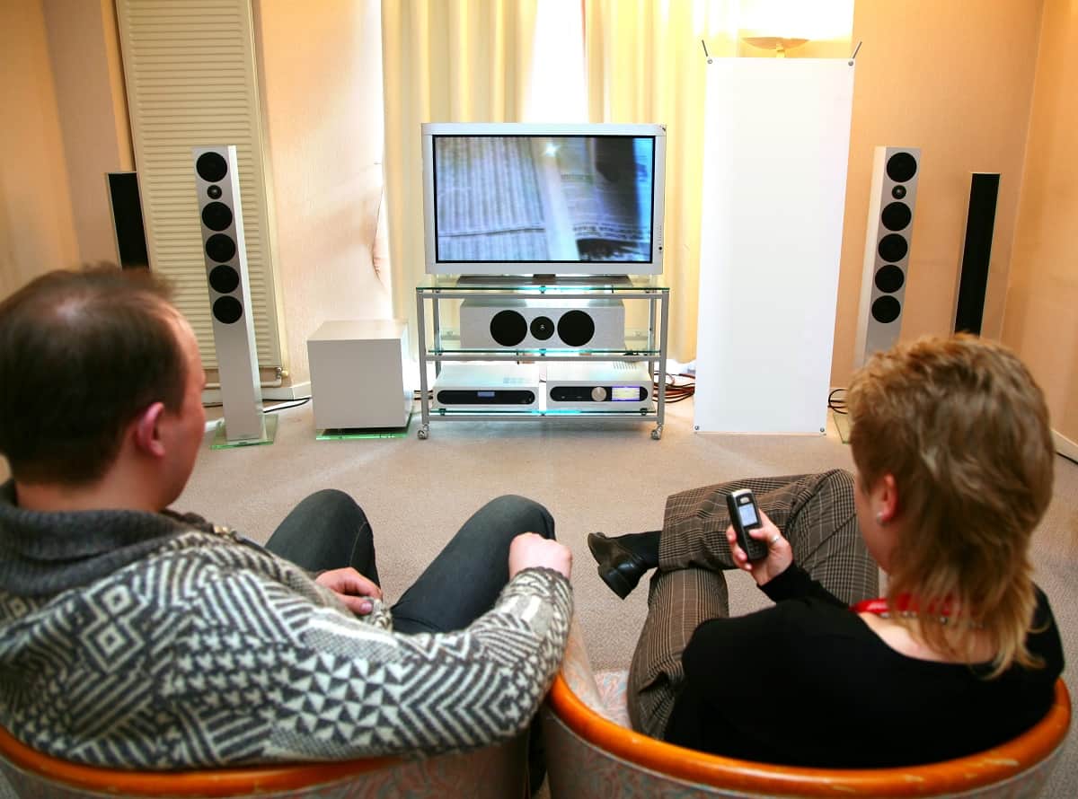 How to Connect a Phone to a Home Theater System - Home Cinema Effect